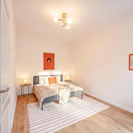 Bright - Bedroom For 5 - Center